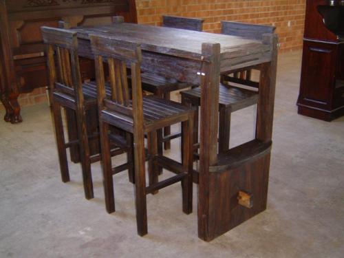 Rustic Table W/4 Stools: DBB06 & 07