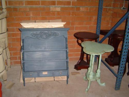 Painted Irish Carved Clover Leaf Table: (MJ525-P)